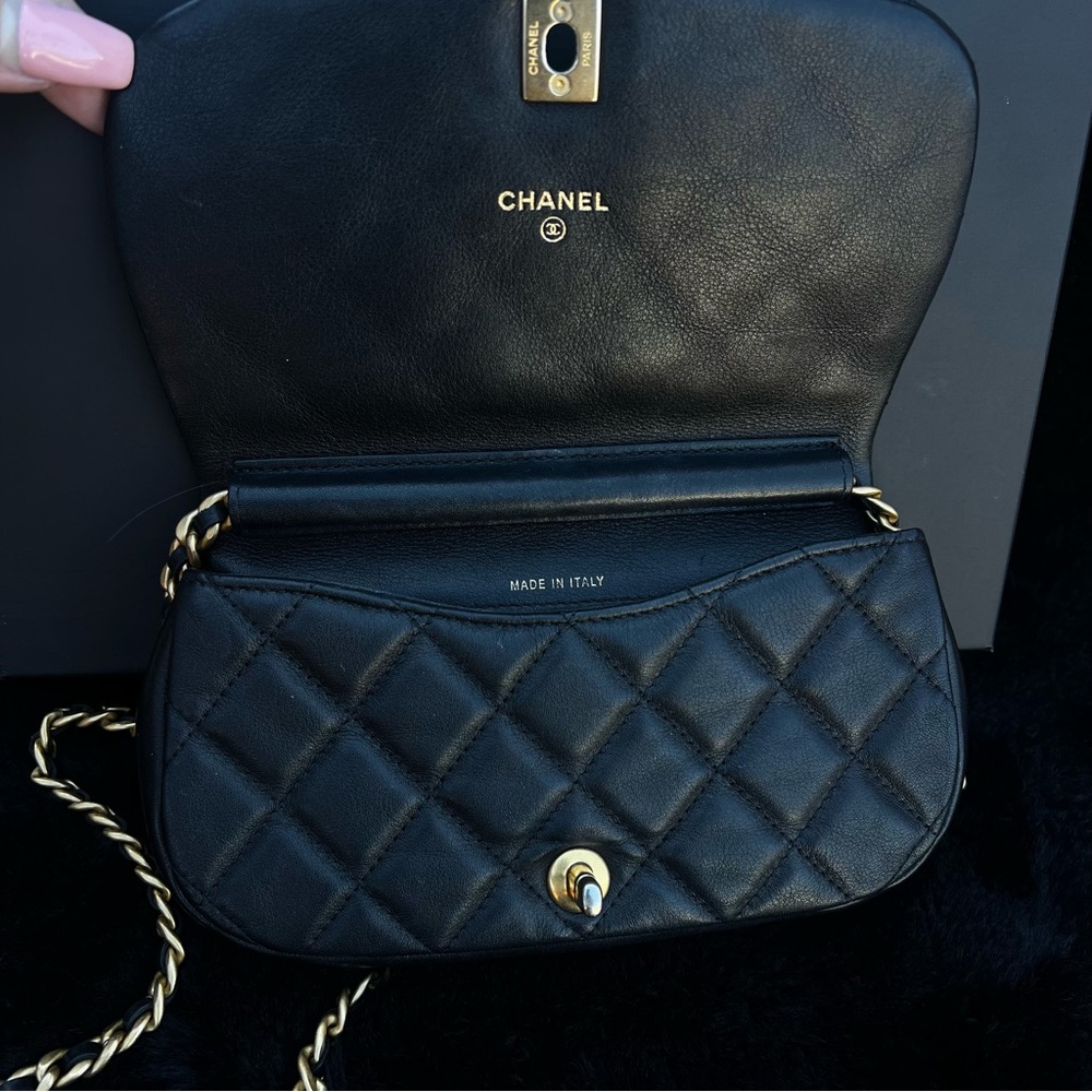 CHANEL Black Coco Mail Clutch Quilted Calfskin with Gold Chain - Picture 4 of 16